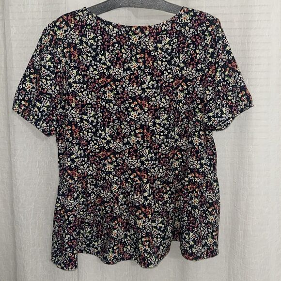Anthro x W5 L Black Ditsy Floral Short Sleeve Peplum Wrinkle Resistant Top - Picture 2 of 9